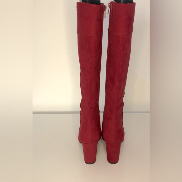 Jones New York Signature KENDRA Boots Faux Suede Knee High Block Heel Red 6.5 - Picture 4 of 8